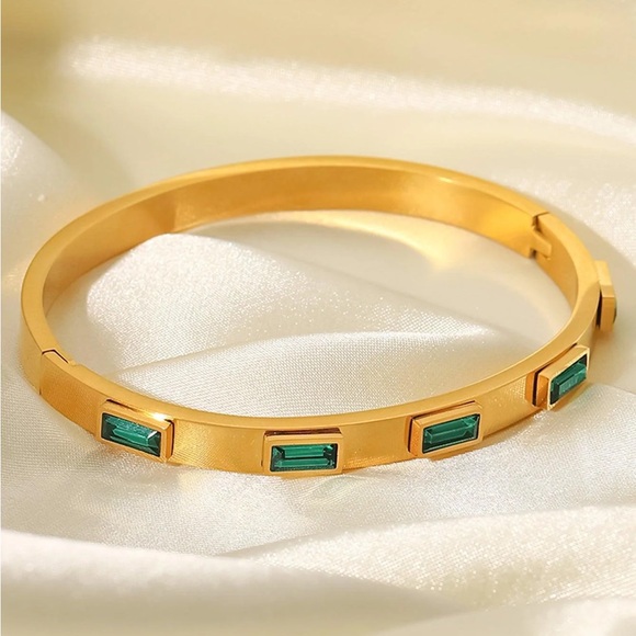18K Gold Plated Bangle Bracelet*Emerald Green Zircon Baguette Tennis Bracelet*J - Picture 3 of 6